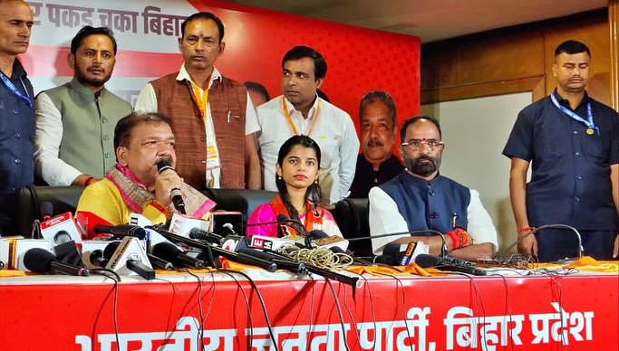 मैथिली ठाकुर भाजपा में शामिल