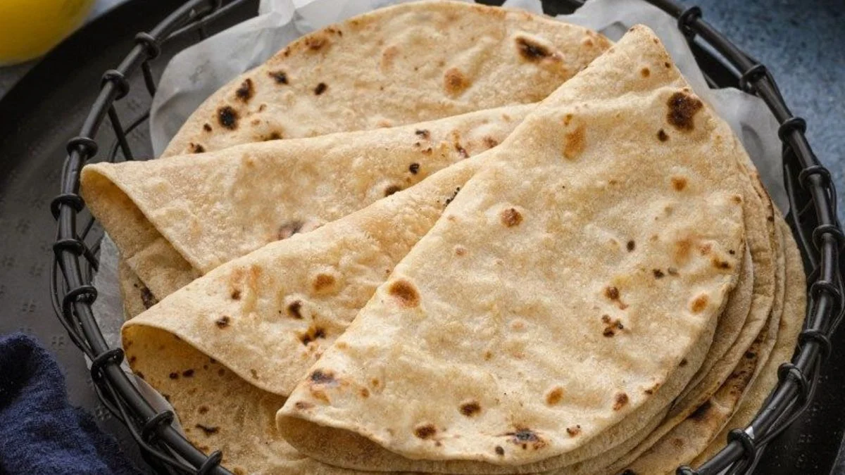 रोटी भारतीय भोजन का एक अभिन्न अंग है। चाहे दोपहर का भोजन हो या रात का खाना, भारतीय लोग रोटी का आनंद अवश्य लेते हैं।