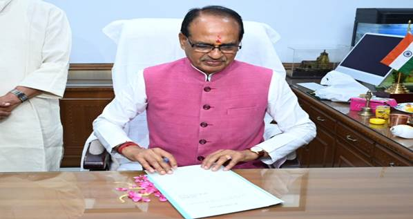 केंद्रीय मंत्री शिवराज सिंह चौहान आज रायपुर में केंद्रीय योजनाओं की समीक्षा  करेंगे 