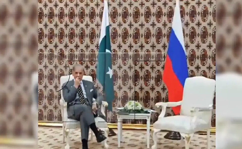 शहबाज शरीफ, 40 मिनट तक इंतजार करने के बाद, पुतिन और एर्दोगन की बंद कमरे में हो रही बैठक में जबरदस्ती घुस गए