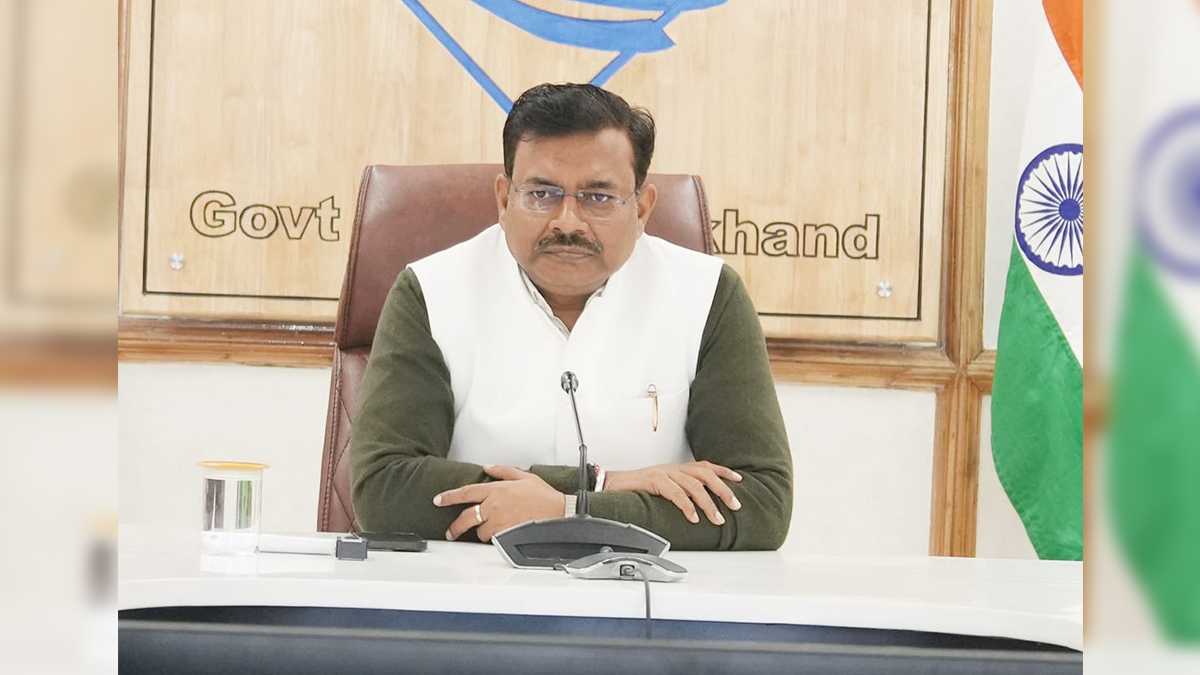 मुख्य सचिव आनंद बर्द्धन योजनाओं की समीक्षा