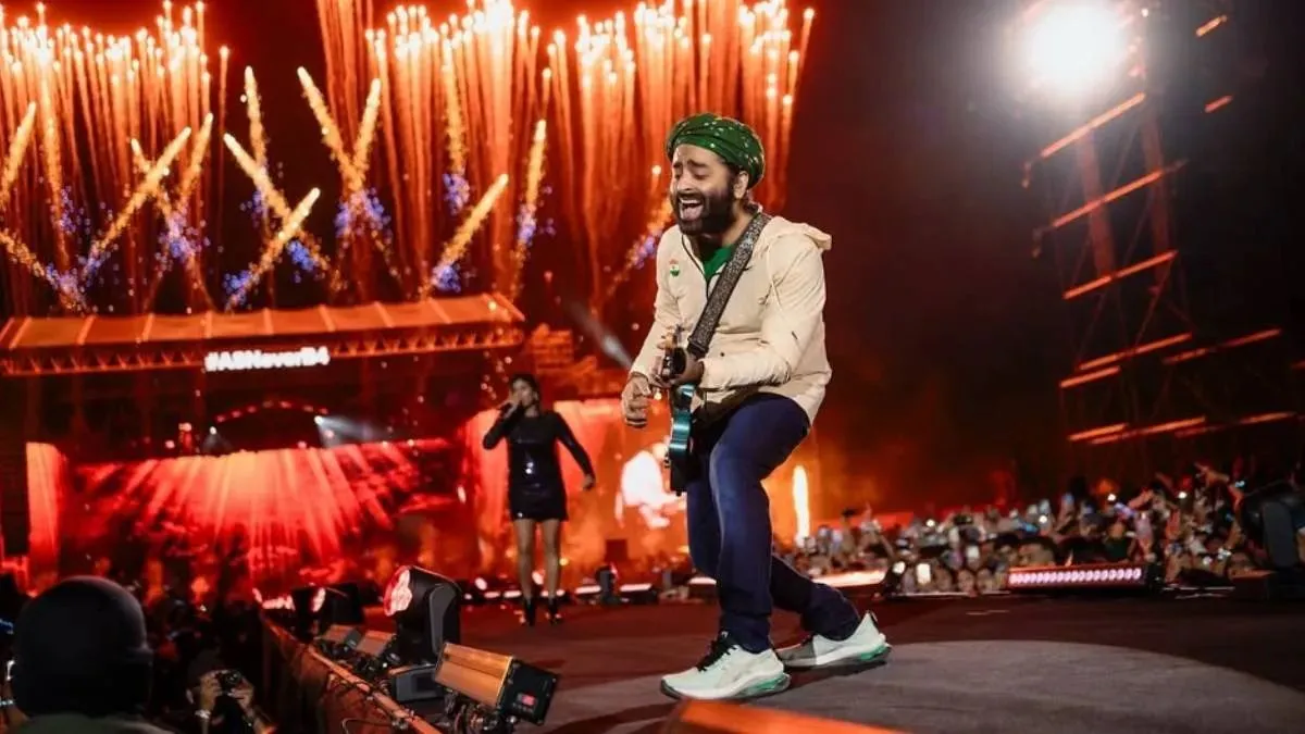 Arijit Singh Quits Playback Singing News In Hindi: भारतीय संगीत जगत में मंगलवार, 27 जनवरी 2026 की शाम एक ऐसी खबर आई जिसने करोड़ों संगीत प्रेमियों के दिल की धड़कनें रोक दीं।