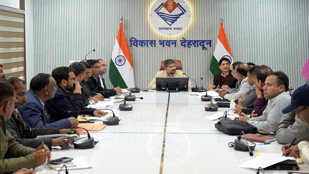 देहरादून सीडीओ अभिनव शाह समीक्षा बैठक