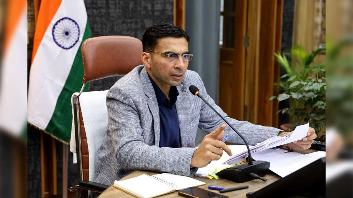 देहरादून डीएम चारधाम यात्रा तैयारी बैठक