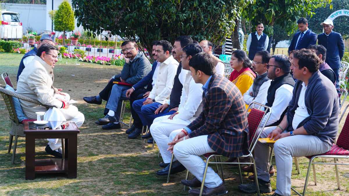 शिक्षा निदेशक मारपीट मामला