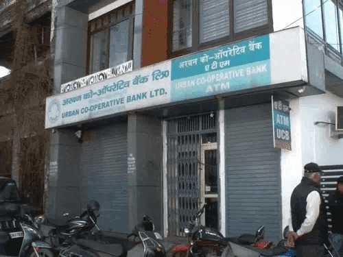 Dehradun Urban Cooperative Bank RBI Action News: उत्तराखंड की राजधानी देहरादून से बैंकिंग क्षेत्र की एक चौंकाने वाली खबर सामने आई है