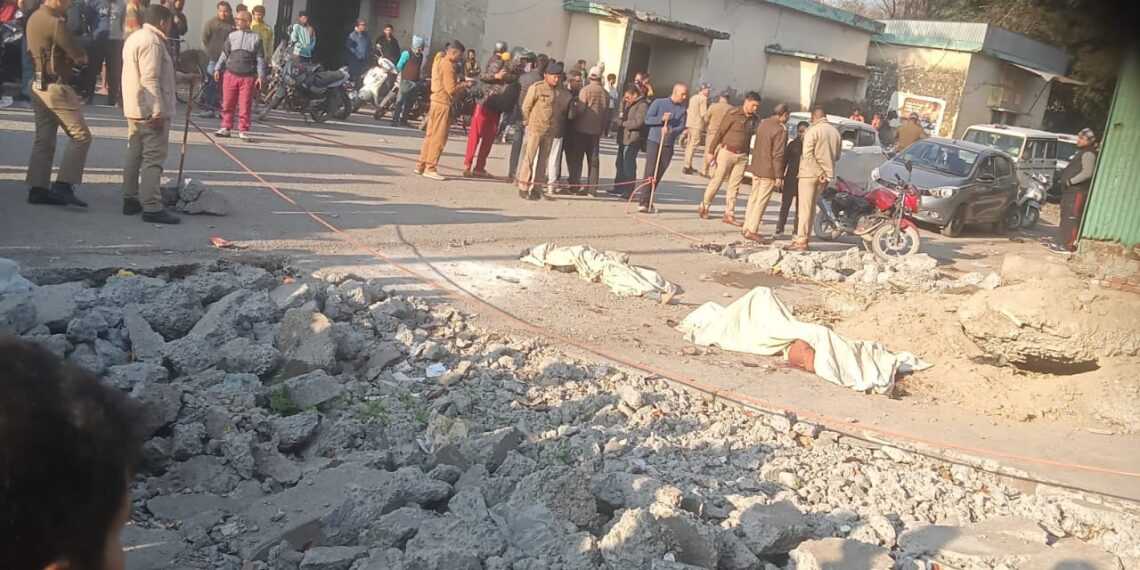 Haldwani Galla Mandi Double Murder Crime news In Hindi: उत्तराखंड के हल्द्वानी में गुरुवार की सुबह उस वक्त सनसनी फैल गई