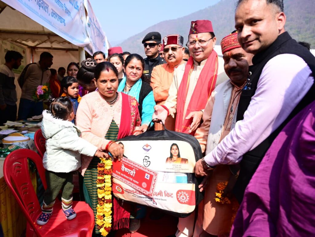 नयार वैली फेस्टिवल उद्घाटन के दौरान मुख्यमंत्री पुष्कर सिंह धामी