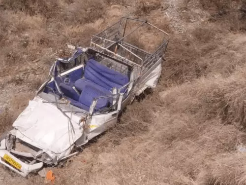 Dehradun Pickup Accident News In Hindi: उत्तराखंड के पहाड़ी रास्तों पर तेज रफ्तार और भौगोलिक चुनौतियां एक बार फिर काल बन कर आई हैं।