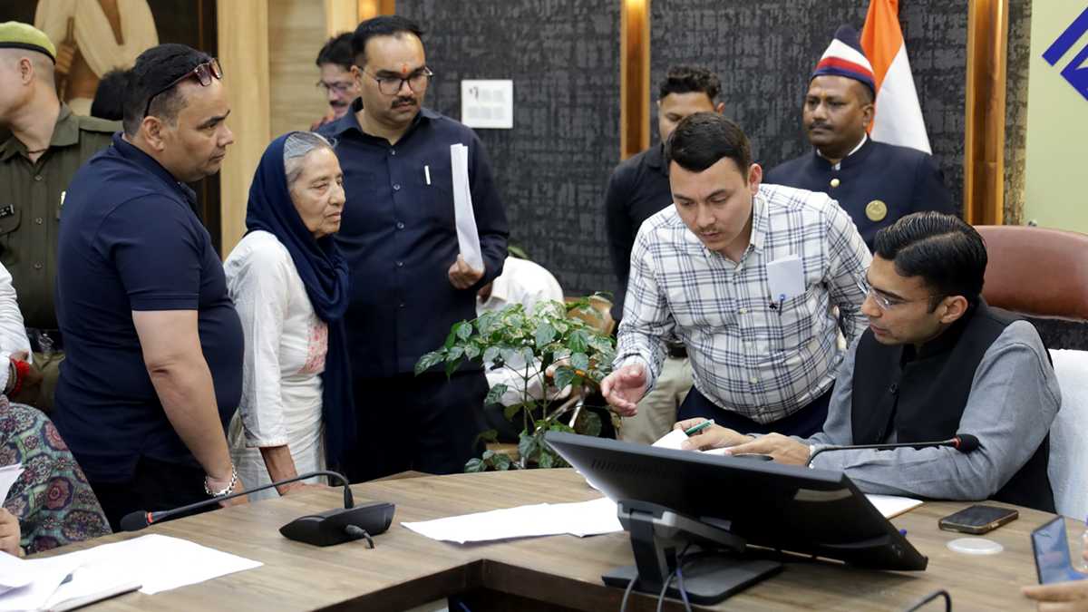 देहरादून जिलाधिकारी सविन बंसल जनता दर्शन