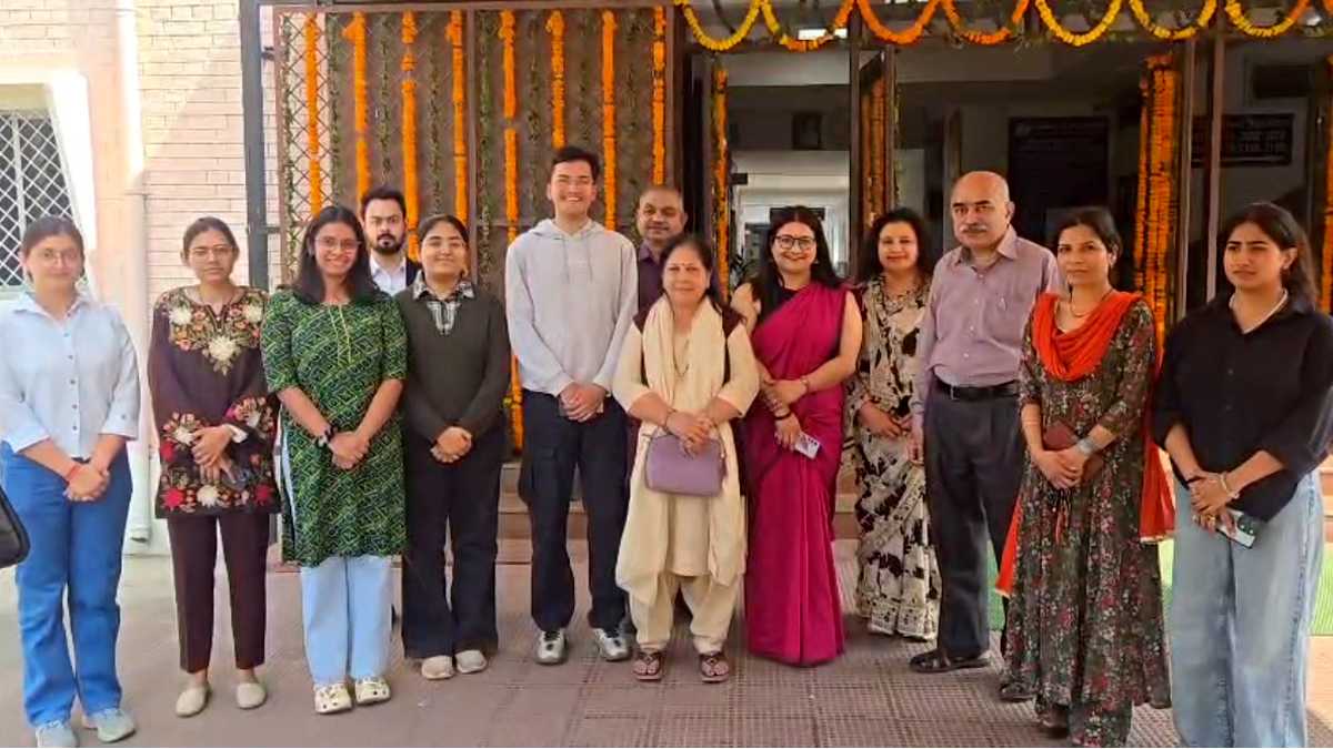 पंतनगर यूनिवर्सिटी छात्र फ्रांस रवाना