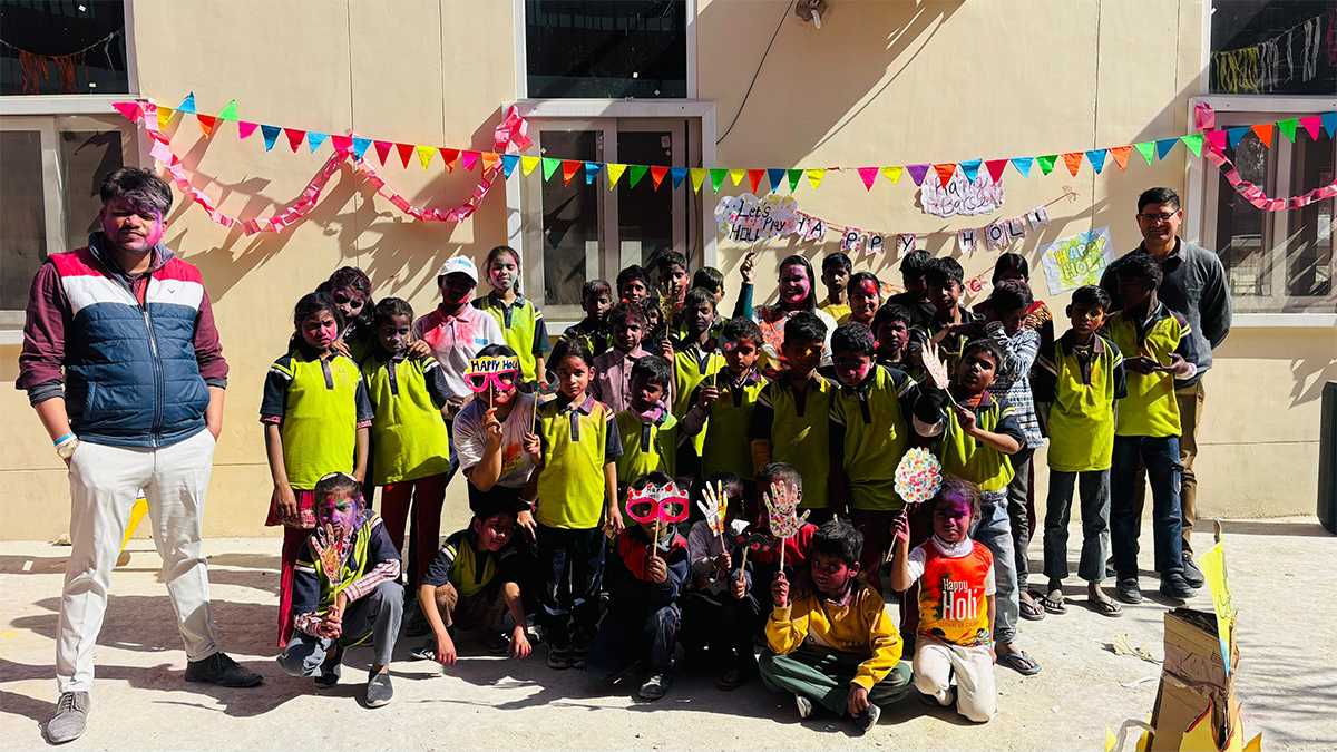 देहरादून बाल भिक्षावृत्ति मुक्ति अभियान के तहत बच्चों ने खेली होली