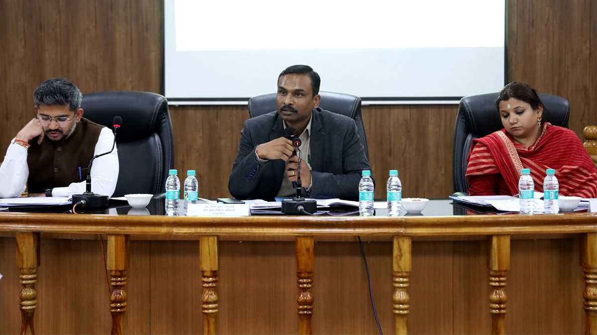 देहरादून विशेष गहन पुनरीक्षण बूथवार समीक्षा बैठक