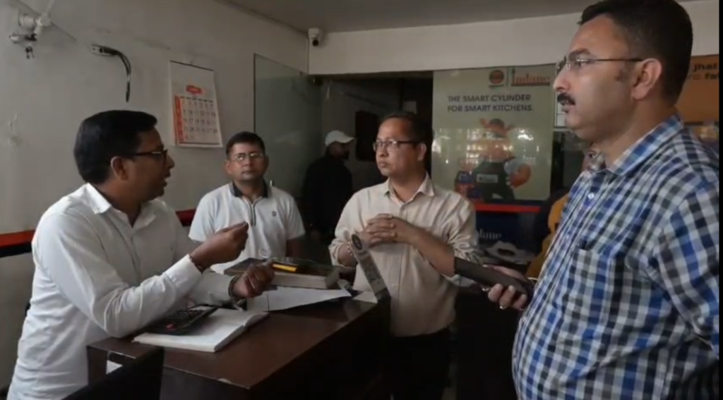 गैस की कालाबाजारी