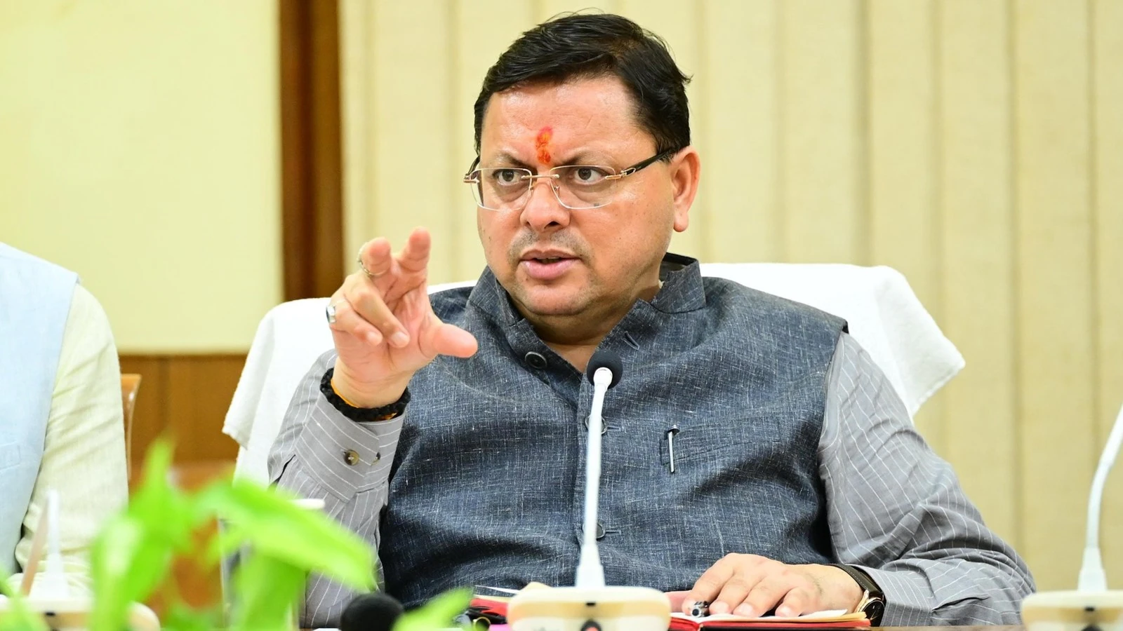 Pushkar Singh Dhami Visit West Bengal News In Hindi: कोलकाता/देहरादून: पश्चिम बंगाल विधानसभा चुनावों की आहट के बीच भारतीय जनता पार्टी (भाजपा) ने अपनी चुनावी मशीनरी को पूरी रफ्तार दे दी है।