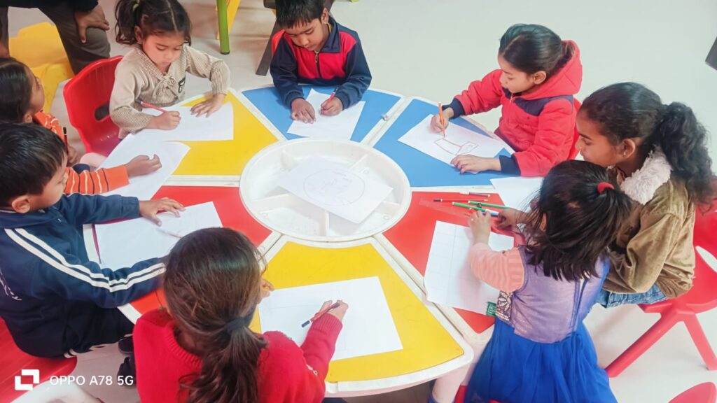 देहरादून बाल भिक्षावृत्ति मुक्ति अभियान के तहत बच्चों ने खेली होली