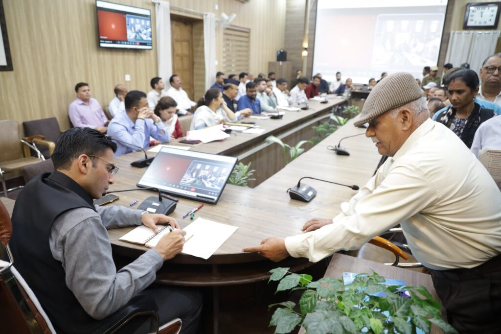 देहरादून जिलाधिकारी सविन बंसल जनता दर्शन