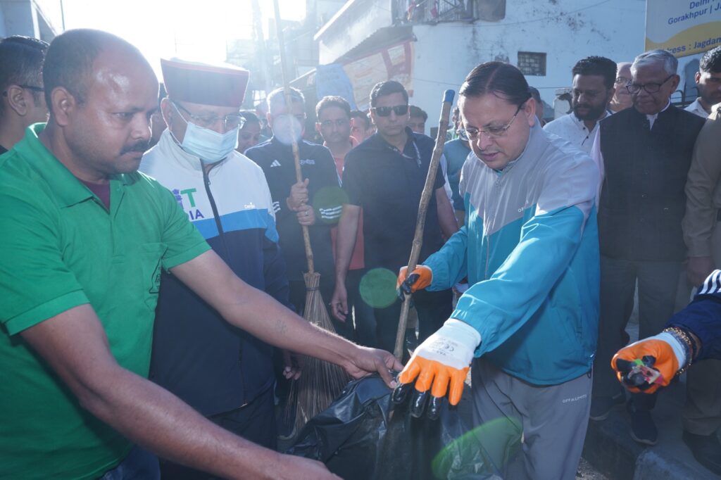 देहरादून में स्वच्छता अभियान से शहर में सकारात्मक संदेश गया।