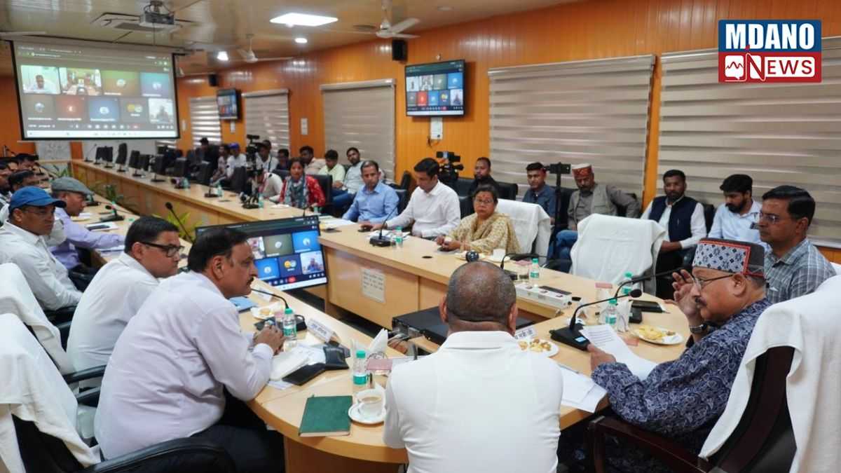 Char Dham Yatra 2026 News: प्रदेश के पर्यटन, लोक निर्माण, सिंचाई, धर्मस्व एवं संस्कृति मंत्री सतपाल महाराज ने चारधाम यात्रा रुट की सभी सड़कों की स्थिति का आंकलन करने के साथ-साथ सभी 13 वैकल्पिक मार्गों को तैयार रखने के विभागीय अधिकारियों को निर्देश दिए गए।