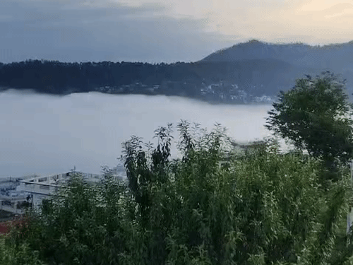 Uttarakhand Weather: उत्तराखंड में आज बारिश-ओलावृष्टि का अलर्ट, 40-50 किमी की रफ्तार से चलेंगी हवाएं