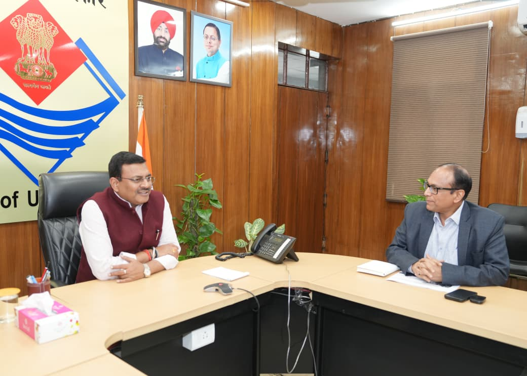 Uttarakhand Chief Secretary News: मुख्य सचिव ने की शिक्षा विभाग की समीक्षा, सभी सरकारी स्कूलों में मूलभूत सुविधाएं मुहैया कराने के निर्देश