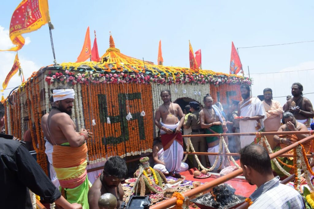 108 Balampuri Shankh Puja News: कार्तिक स्वामी मंदिर में108 बालमपुरी शंख पूजा और हवन का भव्य आयोजन