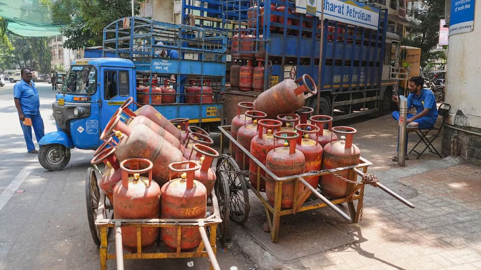 LPG Price Hike News 2026: कमर्शियल गैस सिलेंडर की कीमतों में भारी उछाल, मई 2026 में हुए ये 4 बड़े बदलाव