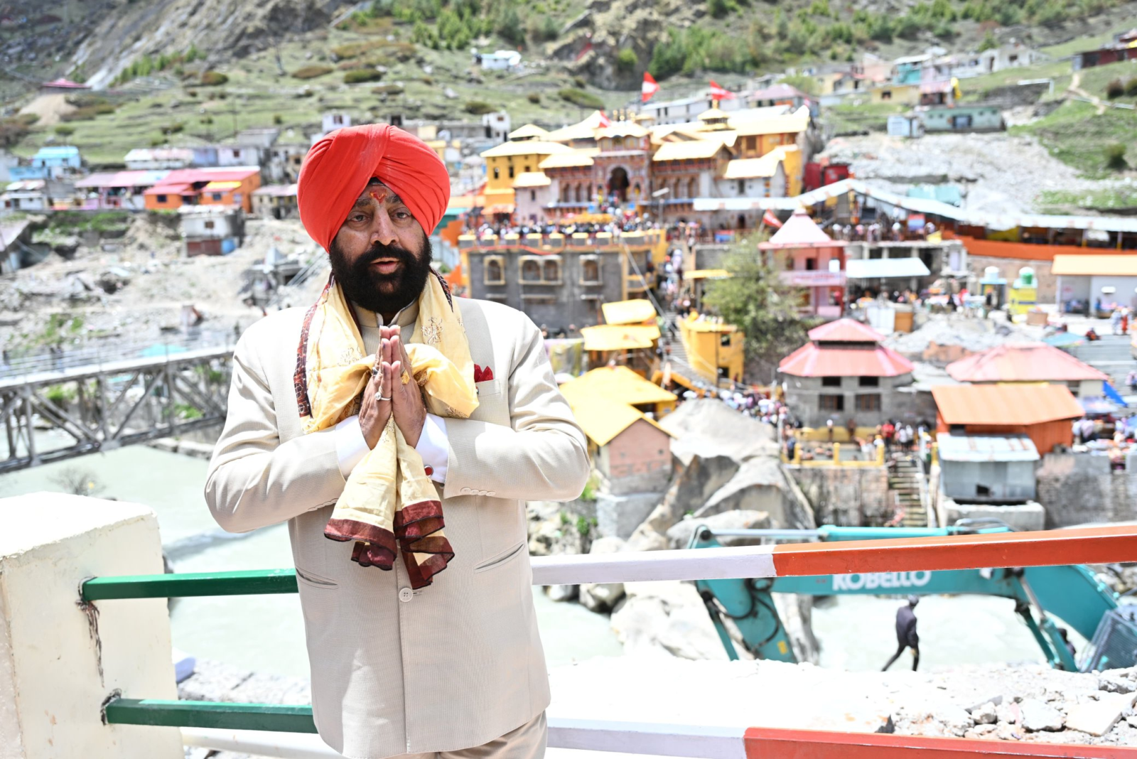 Governor Gurmeet Singh visited Badrinath News: राज्यपाल लेफ्टिनेंट जनरल गुरमीत सिंह ने किए बदरीविशाल के दर्शन, मास्टर प्लान और यात्रा व्यवस्थाओं का लिया जायजा