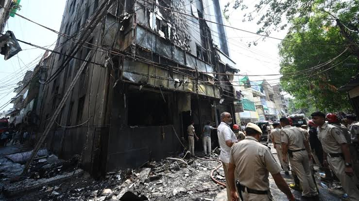 Delhi Malviya Nagar Fire News: दिल्ली के मालवीय नगर में भीषण अग्निकांड, होटल में आग से 21 लोगों की मौत, खिड़कियों से कूदकर लोगों ने बचाई जान