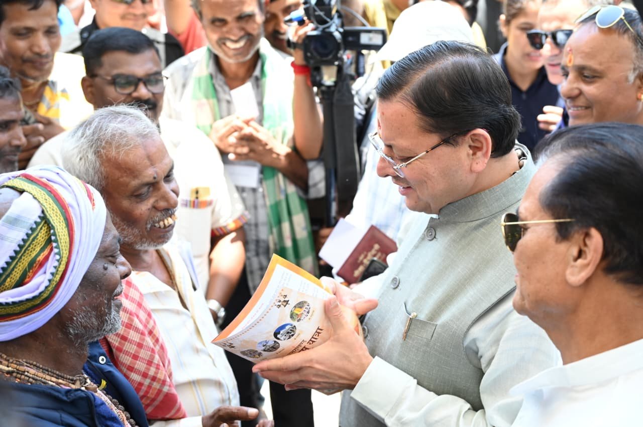 Chief Minister Pushkar Singh Dhami News: मुख्यमंत्री ने ऋषिकेश स्थित ट्रांजिट कैंप का किया औचक निरीक्षण