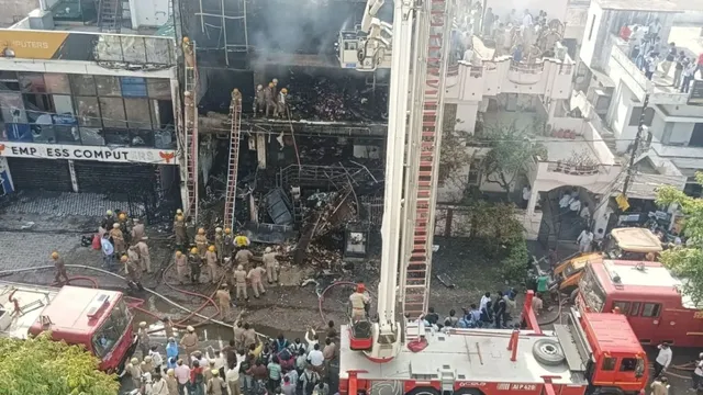 Lucknow coaching centre fire News: लखनऊ में कोचिंग सेंटर में आग का तांडव, 15 लोगों की मौत