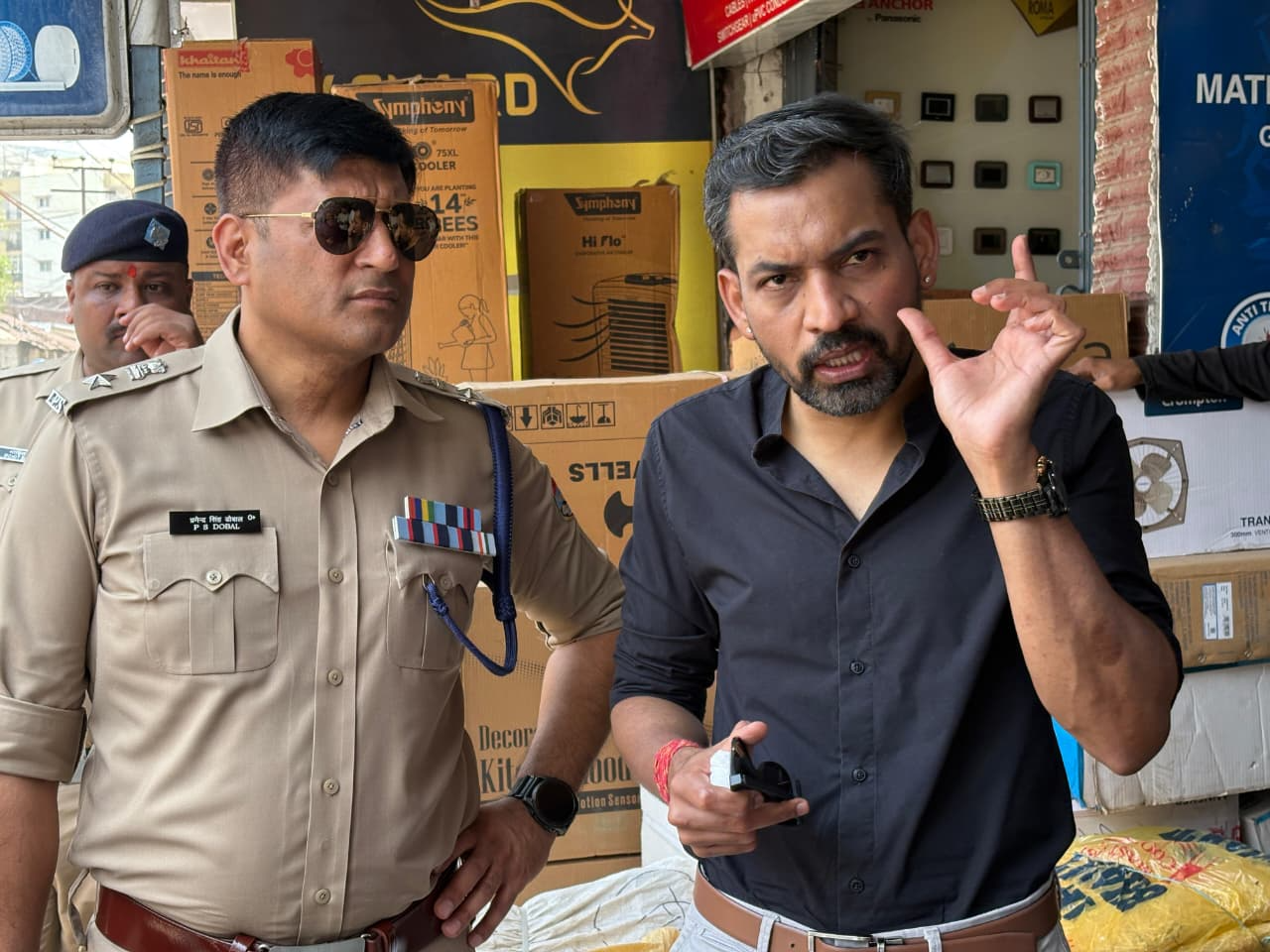 Dehradun News: कार्यों की धीमी प्रगति पर डीएम सख्त, अधीक्षण अभियंता यूपीसील का रोका वेतन