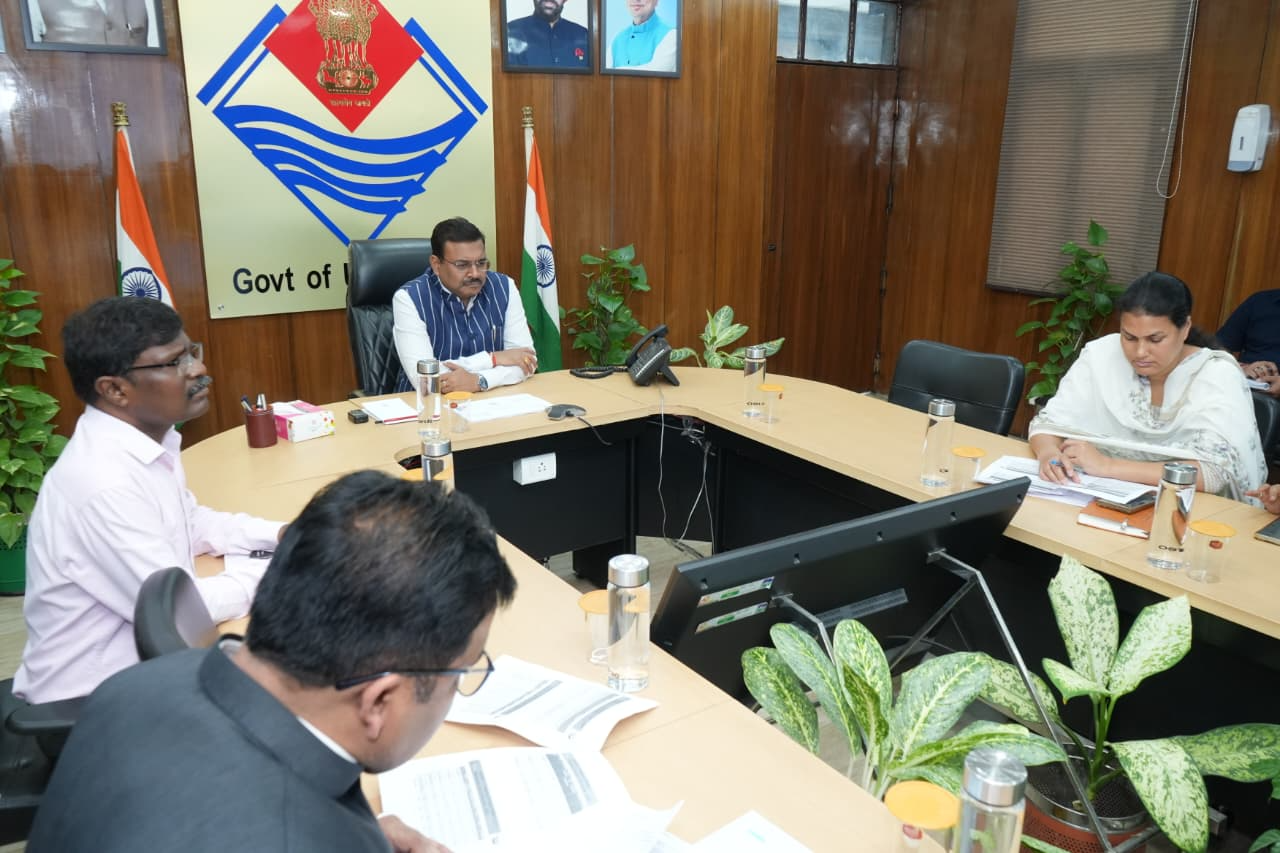 Uttarakhand News: मुख्य सचिव ने ली बैठक, तय समयसीमा में प्रोजेक्ट पूरा करने के निर्देश