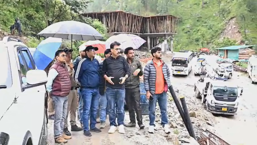 Yamunotri Highway Landslide News: यमुनोत्री हाईवे पर आसमानी आफत, एसडीआरएफ ने 100 तीर्थयात्रियों की जान