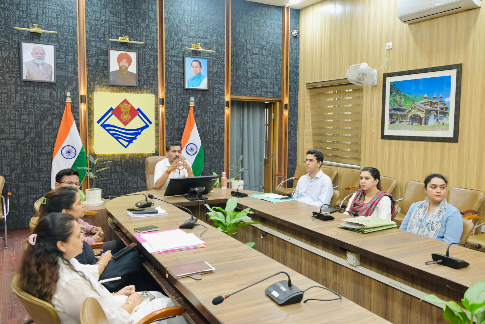 Reserve Land Bank: रिजर्व लैंड बैंक को जल्द अपडेट करें-डीएम