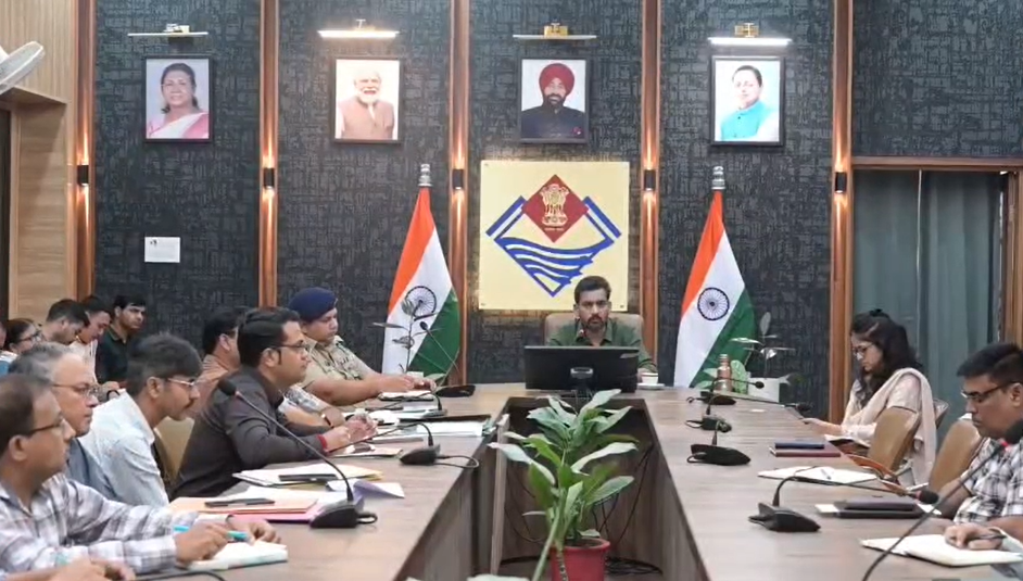 CM Helpline: सीएम हेल्पलाइन की 36 से 180 दिन तक लंबित शिकायतों पर डीएम देहरादून सख्त