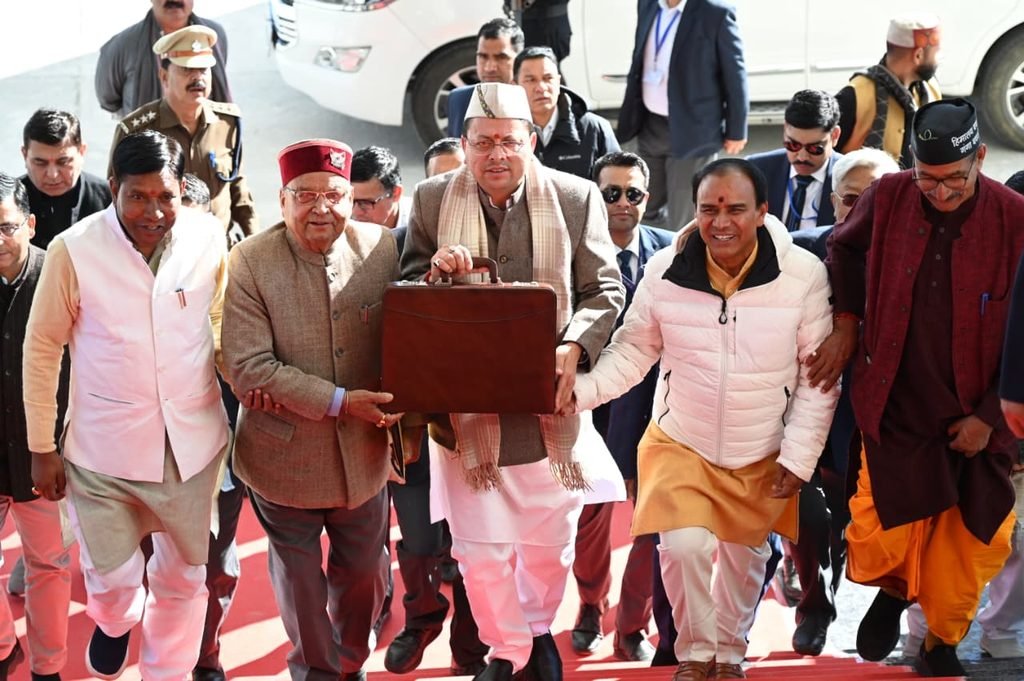 गैरसैंण विधानसभा सत्र में उत्तराखंड अनुपूरक बजट 2026-27 और विकास योजनाओं पर जानकारी देते मुख्यमंत्री पुष्कर सिंह धामी