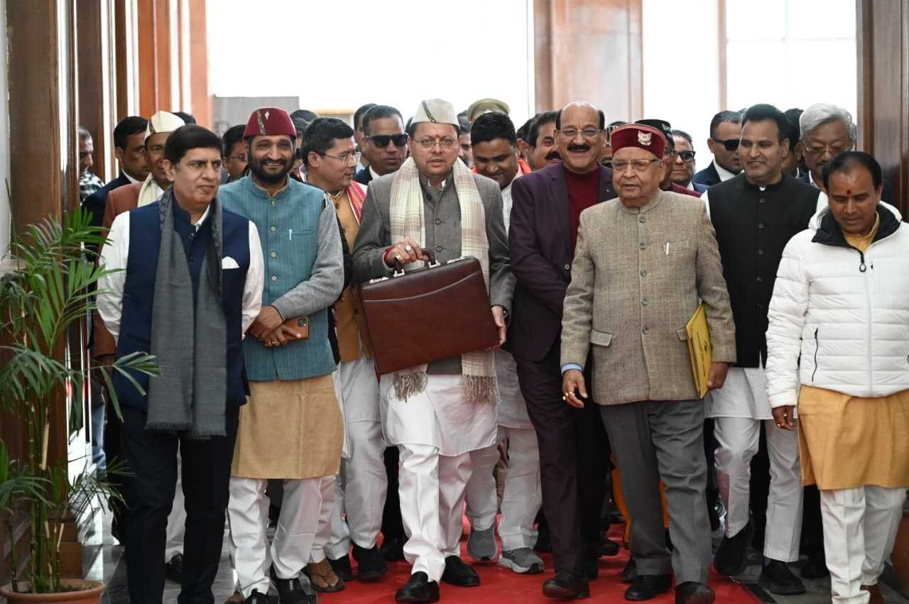 गैरसैंण विधानसभा सत्र में उत्तराखंड अनुपूरक बजट 2026-27 और विकास योजनाओं पर जानकारी देते मुख्यमंत्री पुष्कर सिंह धामी