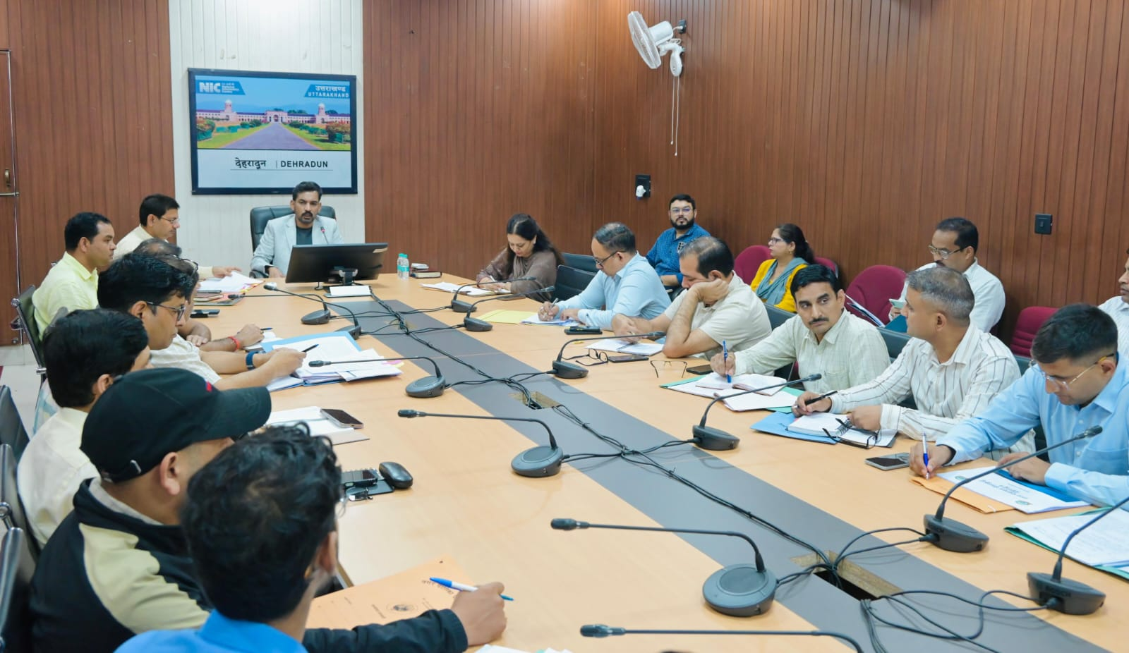 Illegal Garbage News: सावधान! आप नजर में हैं, अवैध कचरा डंपिंग पर प्रशासन की नजर, होगी सख्त कार्रवाई