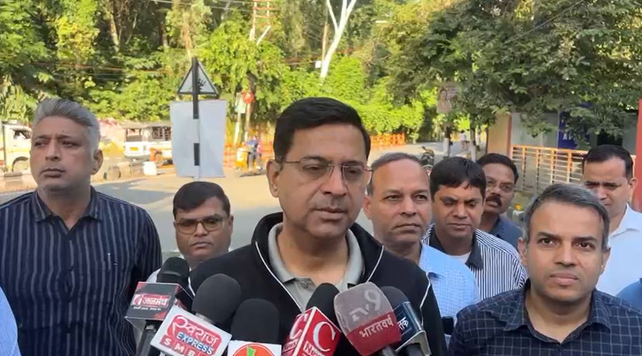 Uttarakhand News: सड़कें गड्ढामुक्त करने के निर्देश, तड़के निरीक्षण पर उतरे सचिव पंकज पांडेय